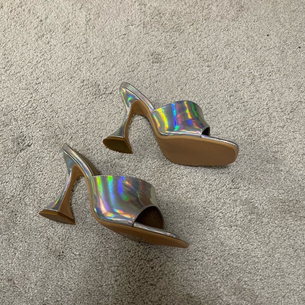 SHOES - Picture 4 of 5